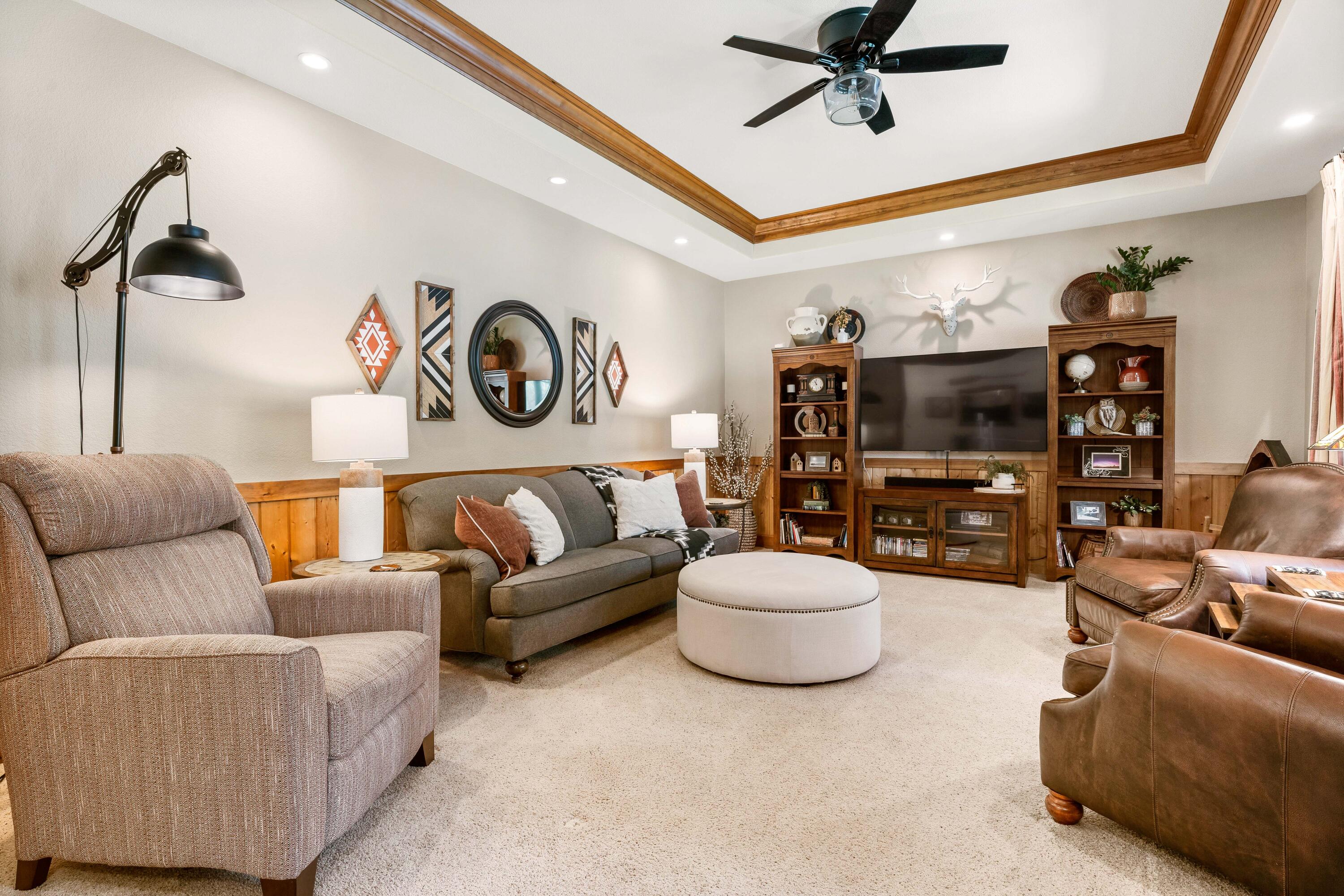 14597 Bluegrass Loop Sisters, OR 97759 - Photo 7 of 62 Gallery Image 7
