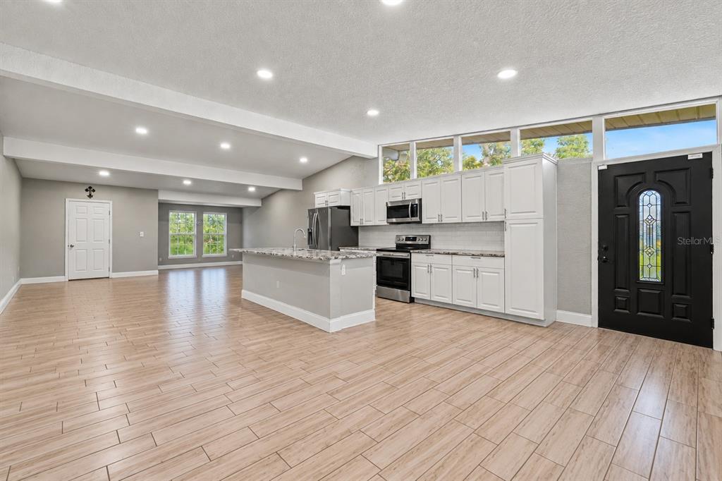 218 Park Ridge Avenue Temple Terrace, FL 33617 - Photo 4 of 19 Gallery Image 4
