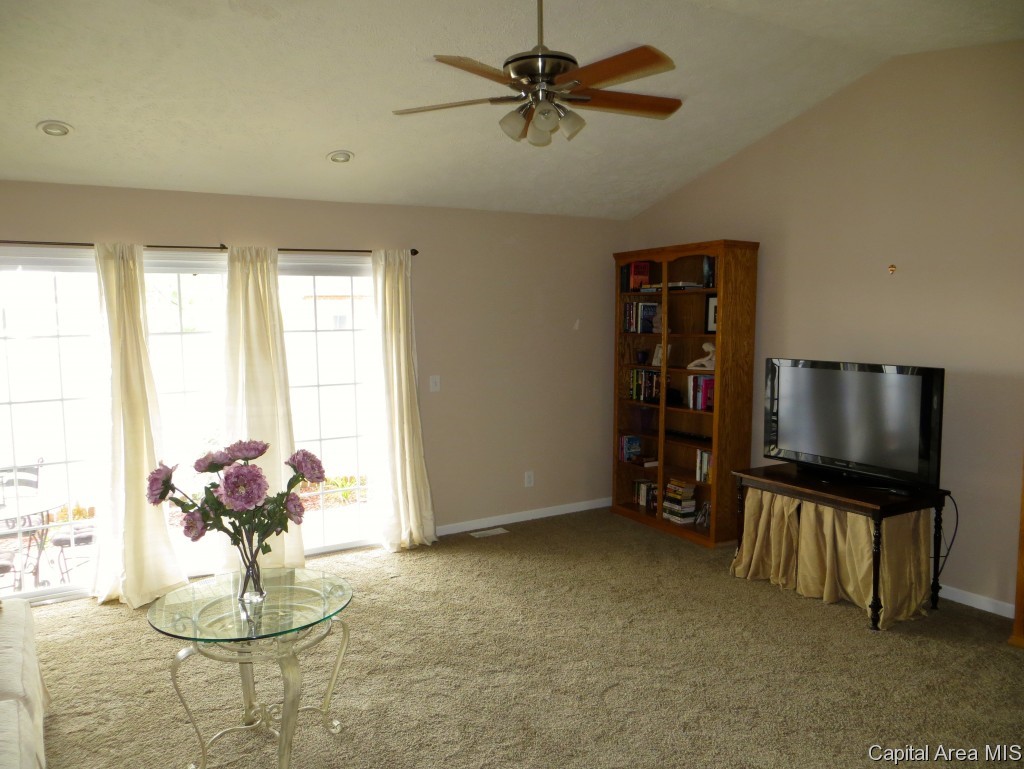 2919 South Meadowbrook Road, Unit 1 Springfield, IL 62711 - Photo 3 of 23