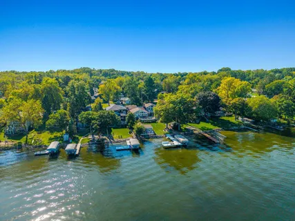 $2,998,000 | 1503 Milwaukee Street, Delafield, WI 53018