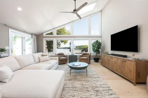 $2,998,000 | 1503 Milwaukee Street, Delafield, WI 53018