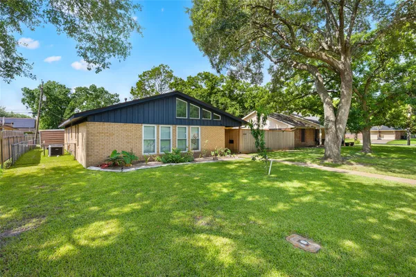 $2,200 | 3808 Avenue O, Rosenberg, TX 77471