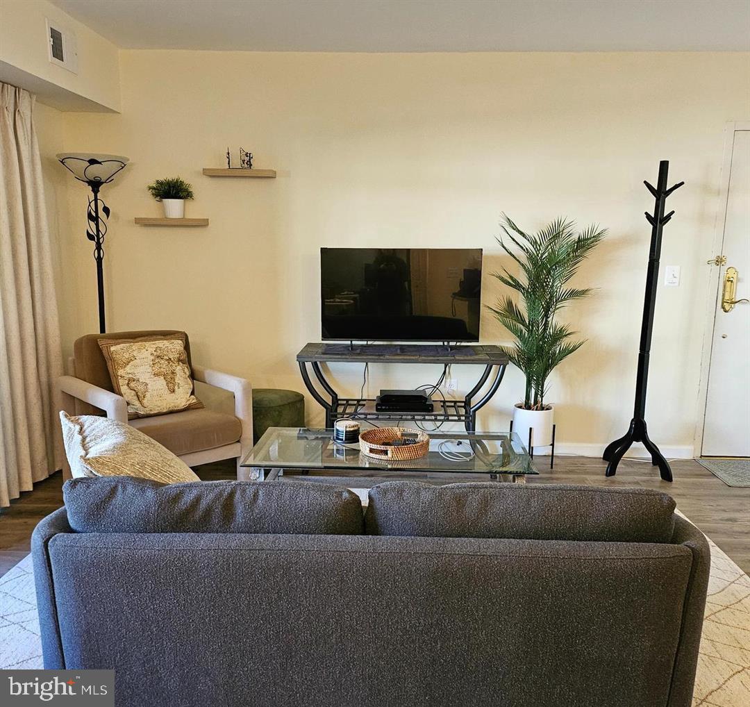 304 B Forbes Street Annapolis, MD 21401 - Photo 4 of 12 a living room with furniture and a flat screen tv