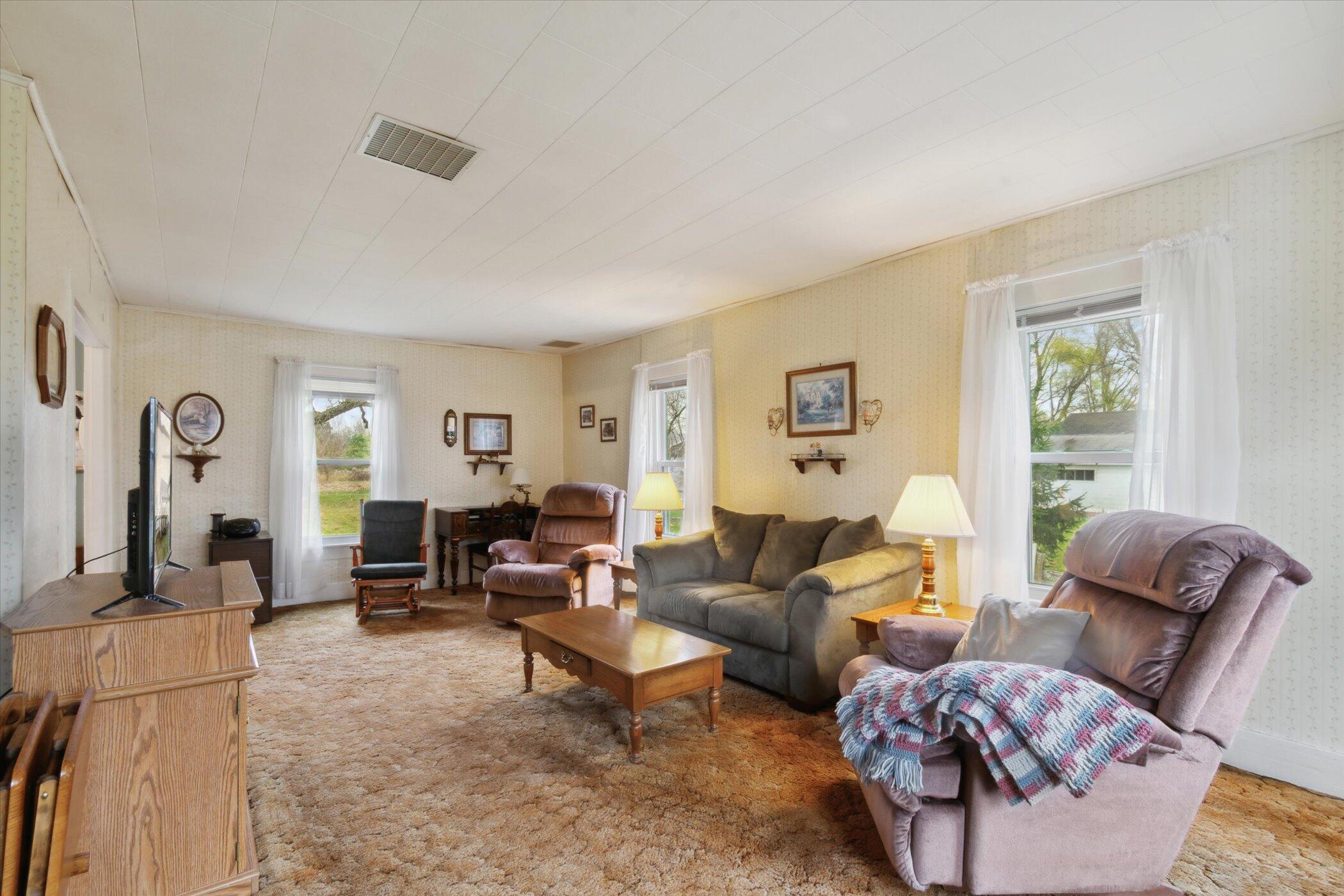 6946 Whites Bridge Road Belding, MI 48809 - Photo 12 of 38 15-6946-Whites-Bridge-Road-Belding-MI-48