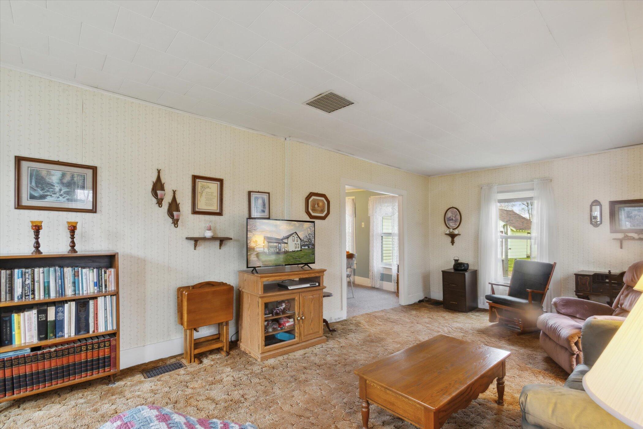 6946 Whites Bridge Road Belding, MI 48809 - Photo 13 of 38 16-6946-Whites-Bridge-Road-Belding-MI-48