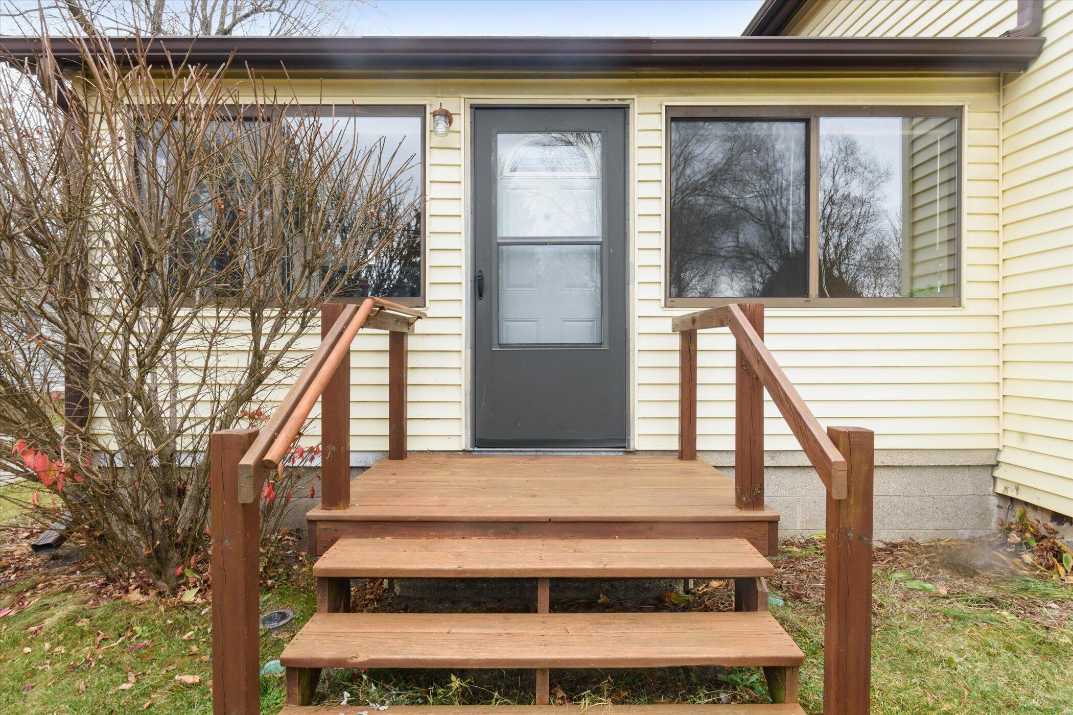 6946 Whites Bridge Road Belding, MI 48809 - Photo 5 of 38 06-6946-Whites-Bridge-Road-Belding-MI-48