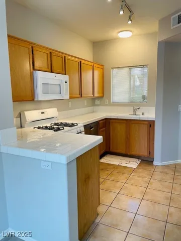 $1,550 | 1050 East Cactus Avenue, Unit 1117, Las Vegas, NV 89183