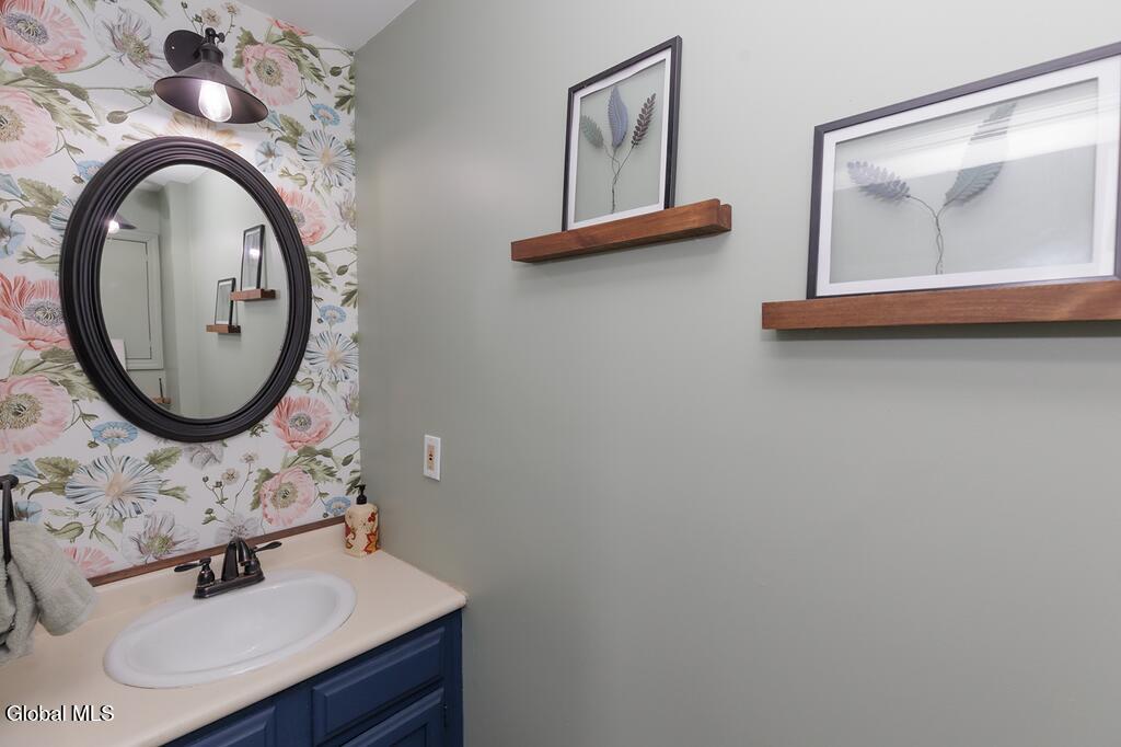 2407 Lenox Road Schenectady, NY 12308 - Photo 17 of 33 half bath