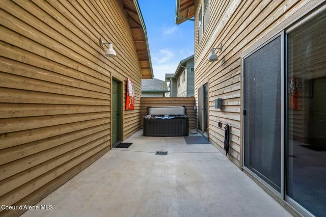 $765,000 | 511 Guthrie Place, Unit 502, Dover, ID 83825