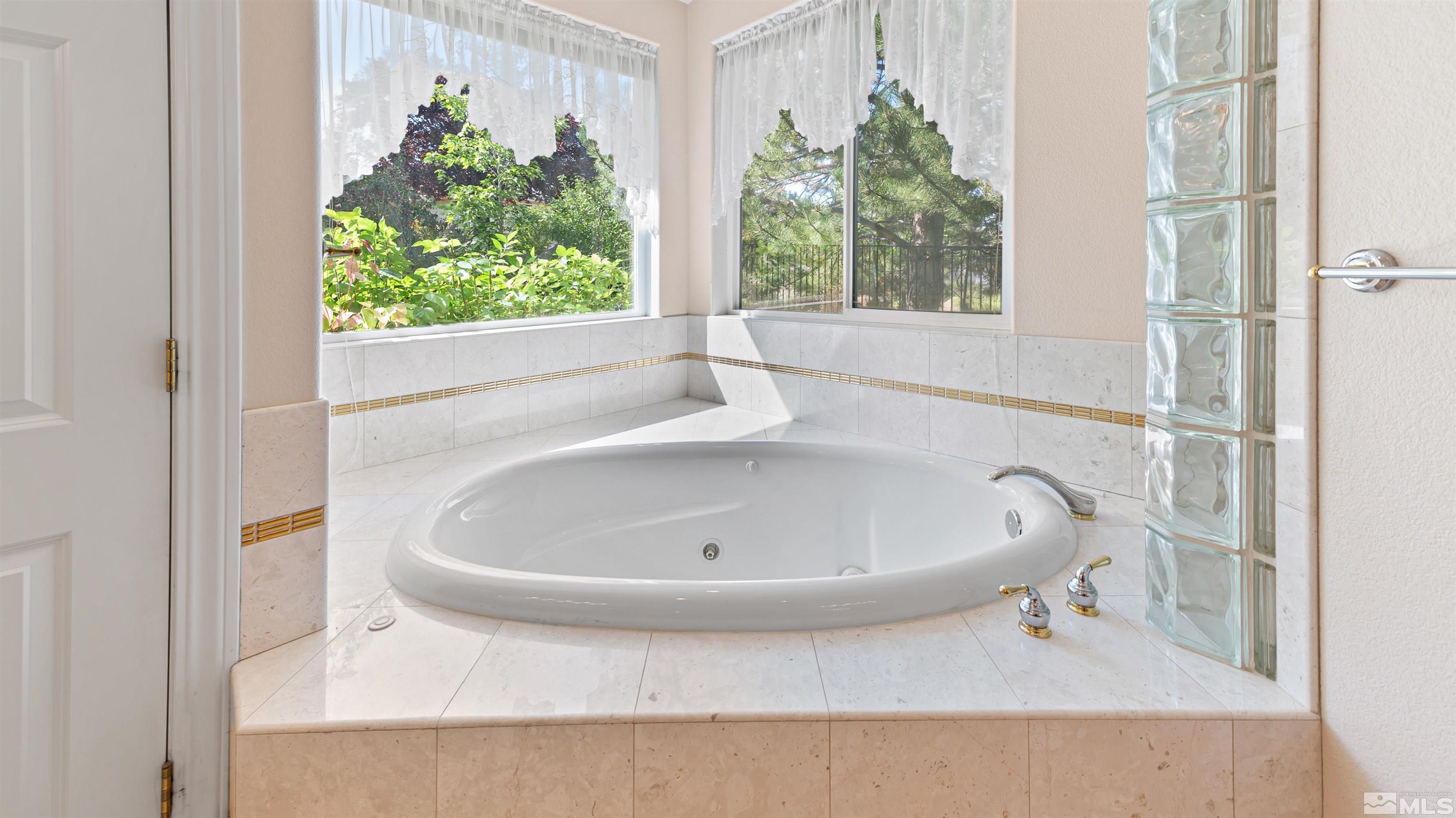 12655 Fieldcreek Lane Reno, NV 89511 - Photo 23 of 40 a bathroom with a tub and window