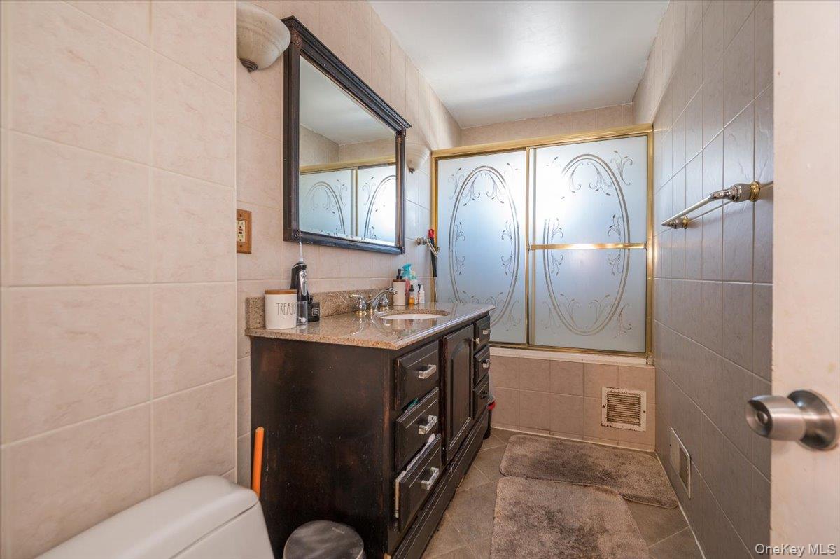 2515 Eastchester Road Bronx, NY 10469 - Photo 11 of 22