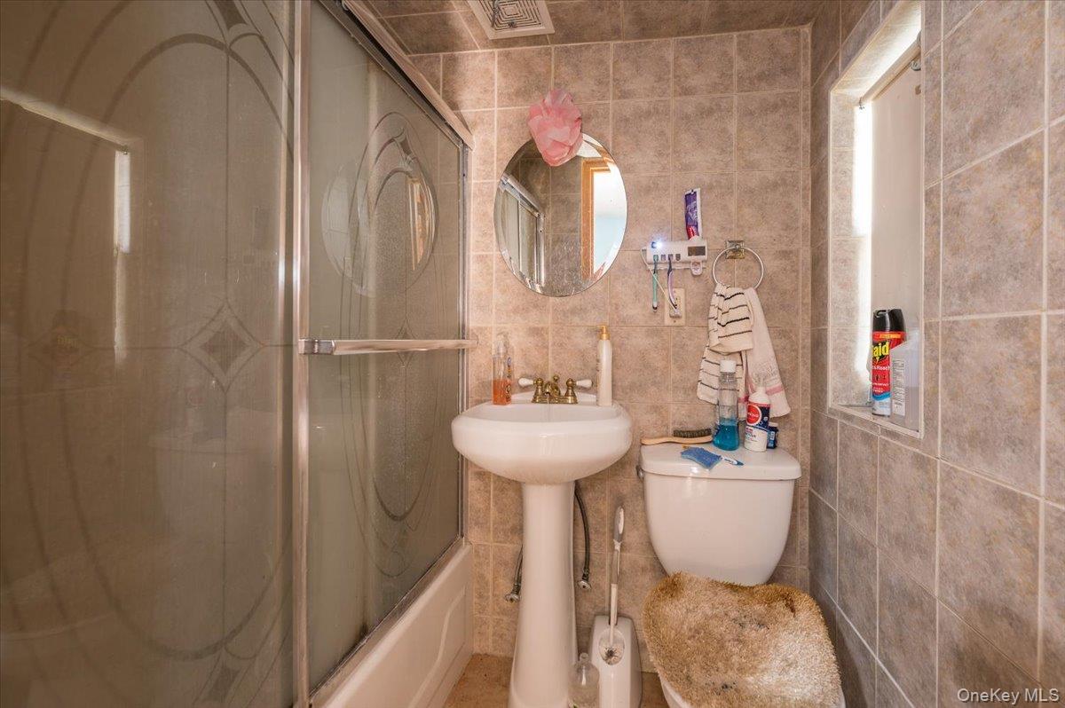 2515 Eastchester Road Bronx, NY 10469 - Photo 15 of 22