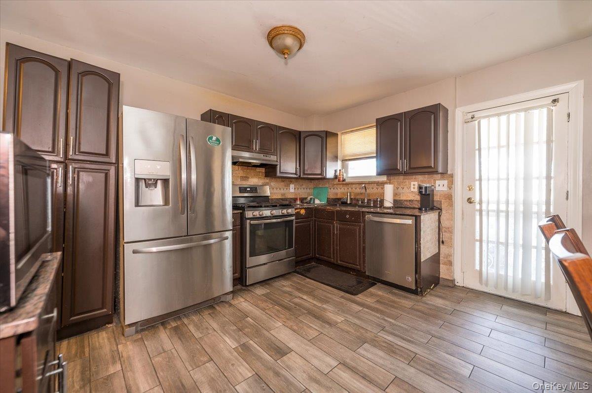 2515 Eastchester Road Bronx, NY 10469 - Photo 5 of 22