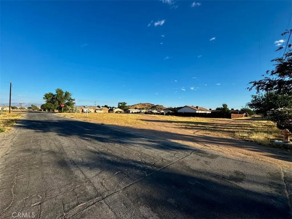 154 Broken Bow Road Apple Valley, CA 92307 - Photo 8 of 9 Subject Property