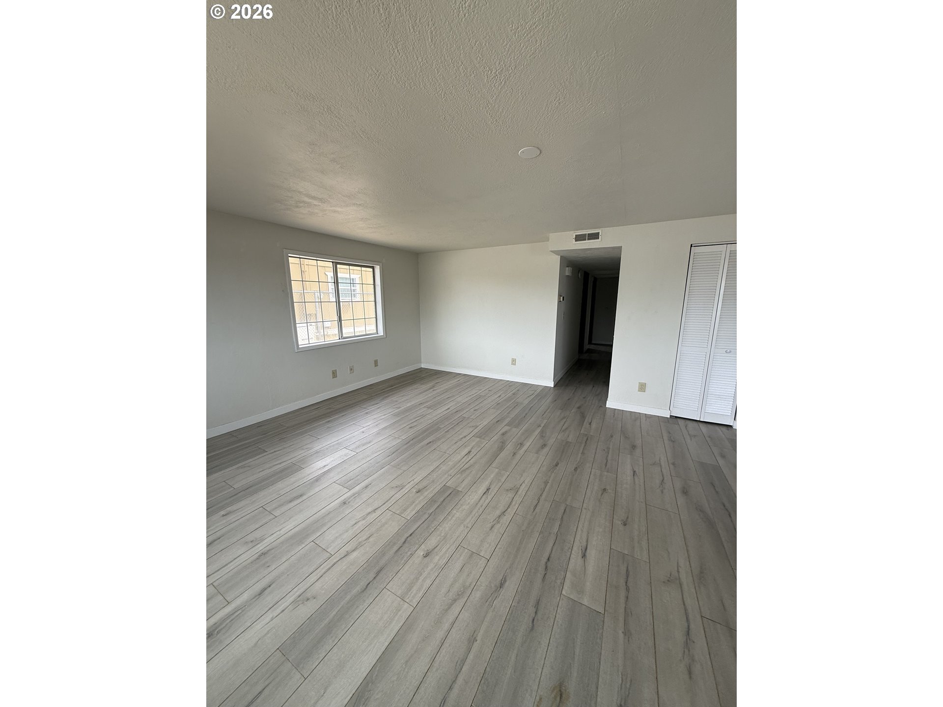 574 East Reeder Drive Hermiston, OR 97838 - Photo 3 of 14 Living Room/Entrance