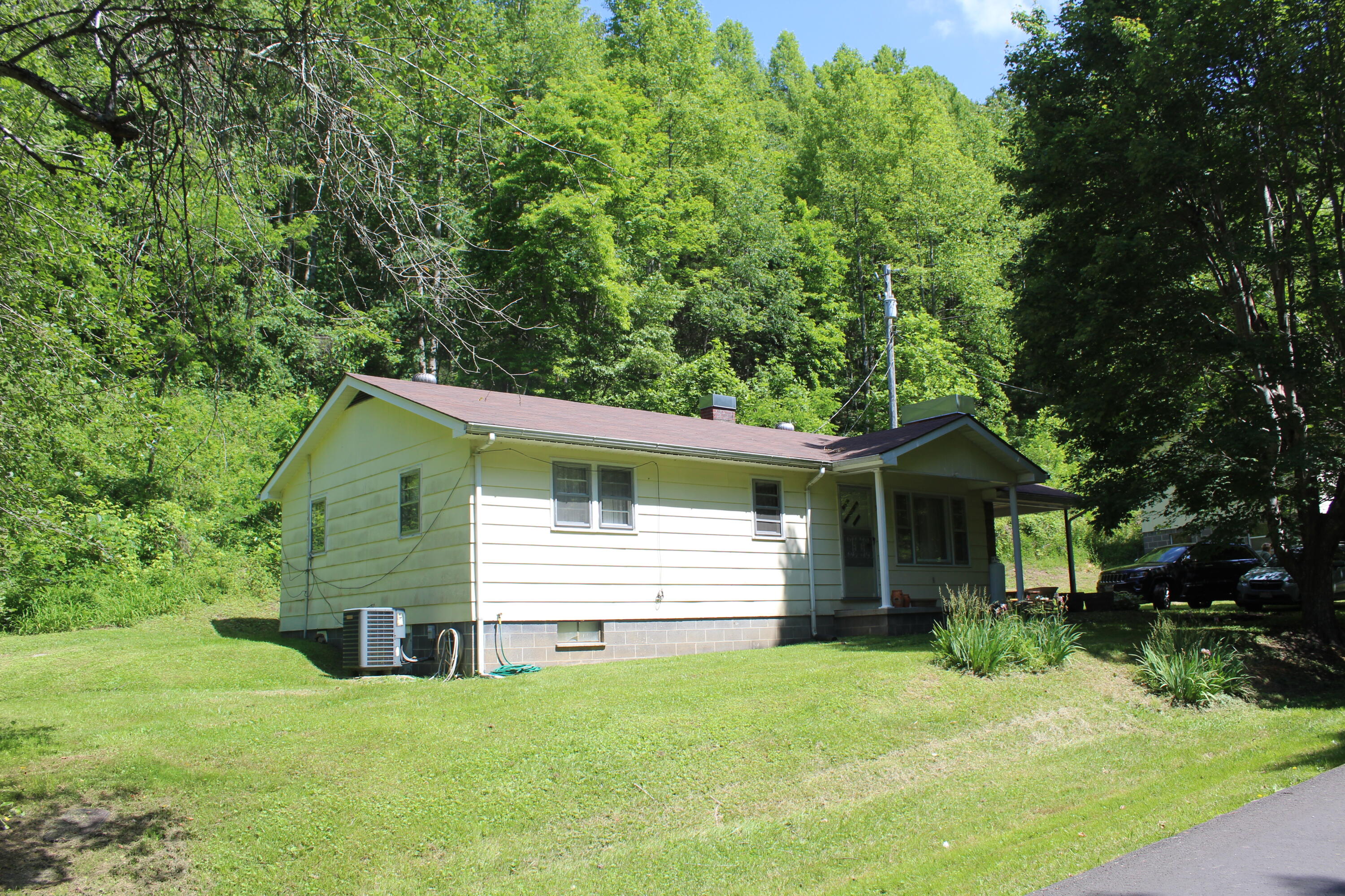 3532 Left Poor Valley Road Jonesville, VA 24263 - Photo 2 of 46 IMG_2828