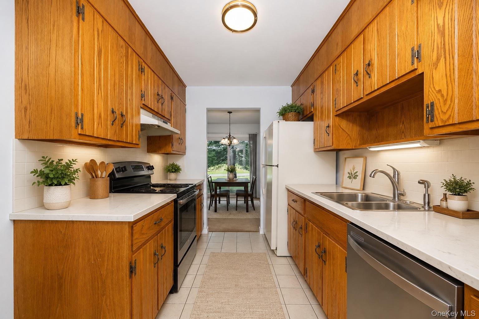 9 Ruby Circle Poughkeepsie, NY 12603 - Photo 2 of 18