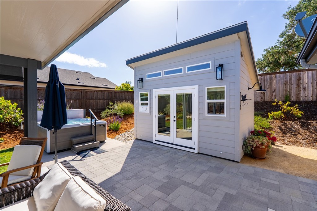 8550 El Corte Road Atascadero, CA 93422 - Photo 56 of 72 a view of a patio with furniture and a potted plants