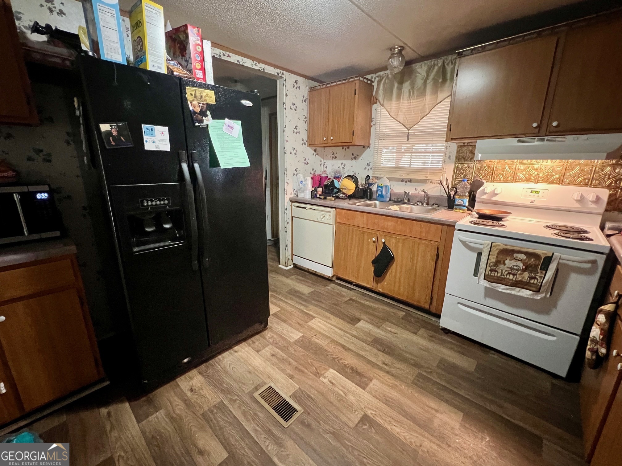 3195 Henderson Grove Road Sandersville, GA 31082 - Photo 13 of 50 a kitchen with stainless steel appliances granite countertop a refrigerator and a stove