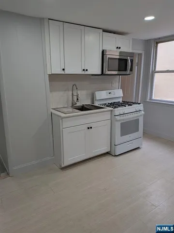 $2,250 | 89 West Englewood Avenue, Unit 1, Englewood, NJ 07631