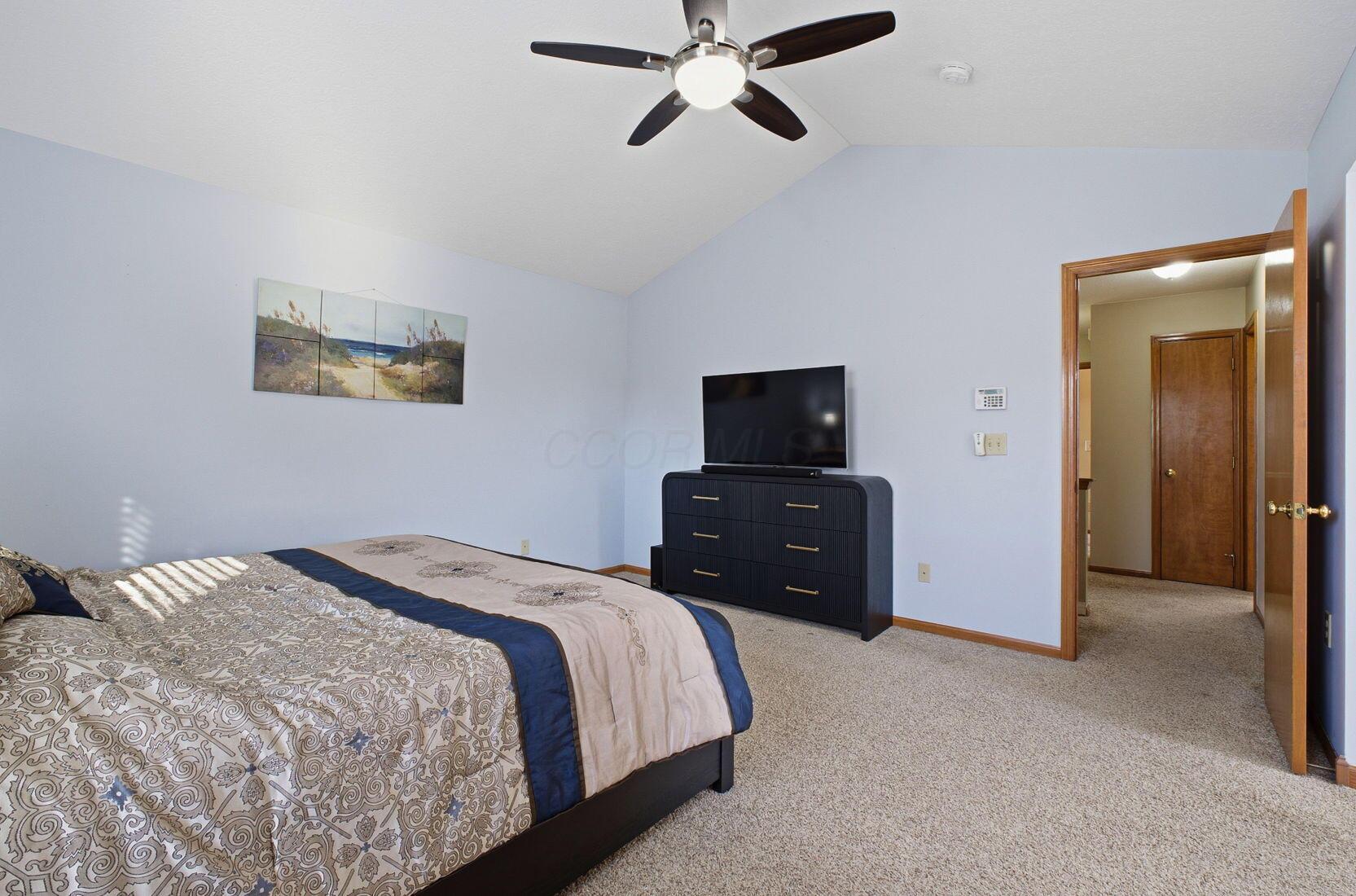 2216 Reeves Avenue Lewis Center, OH 43035 - Photo 29 of 53 Primary suite