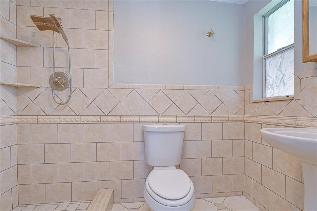 204 7th Street Southwest Ruskin, FL 33570 - Photo 10 of 20
