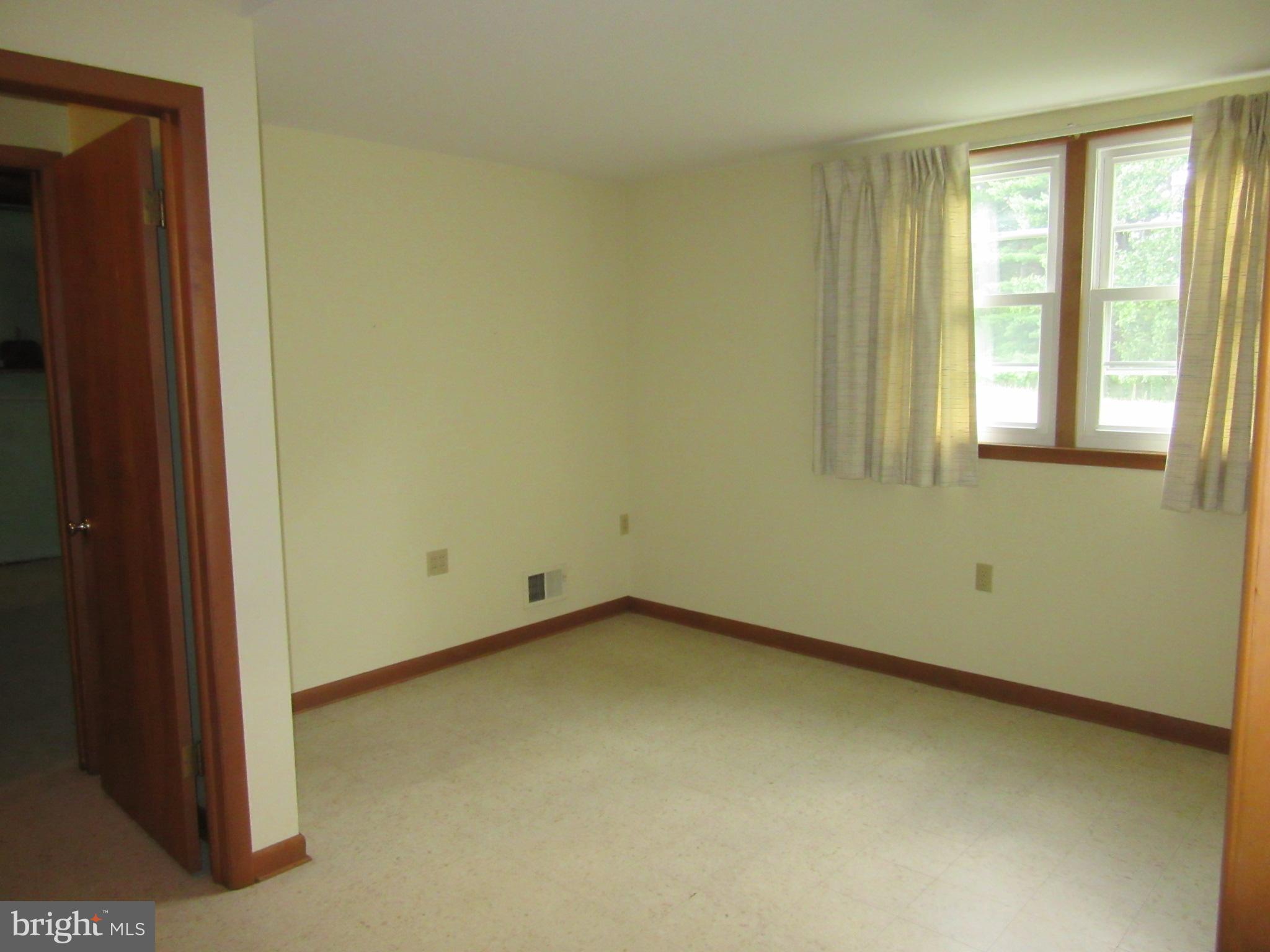 1329 Thurston Road Dickerson, MD 20842 - Photo 20 of 25 Family Room