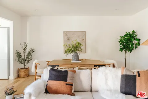 $720,000 | 1943 12th, Unit 2, Santa Monica, CA 90404