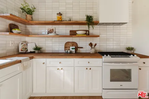 $720,000 | 1943 12th, Unit 2, Santa Monica, CA 90404