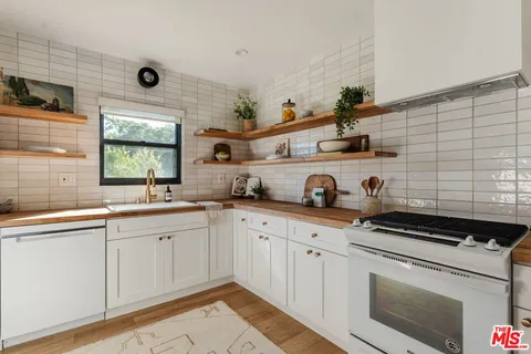 $720,000 | 1943 12th, Unit 2, Santa Monica, CA 90404