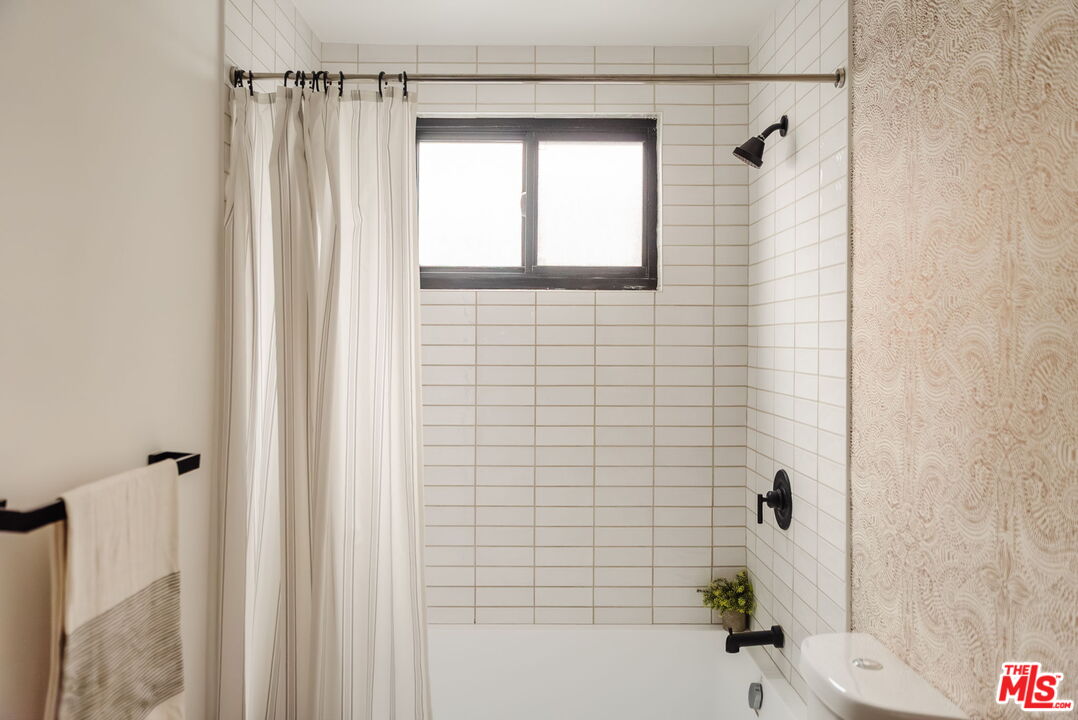 1943 12th, Unit 2 Santa Monica, CA 90404 - Photo 26 of 38 a bathroom with a bathtub and shower
