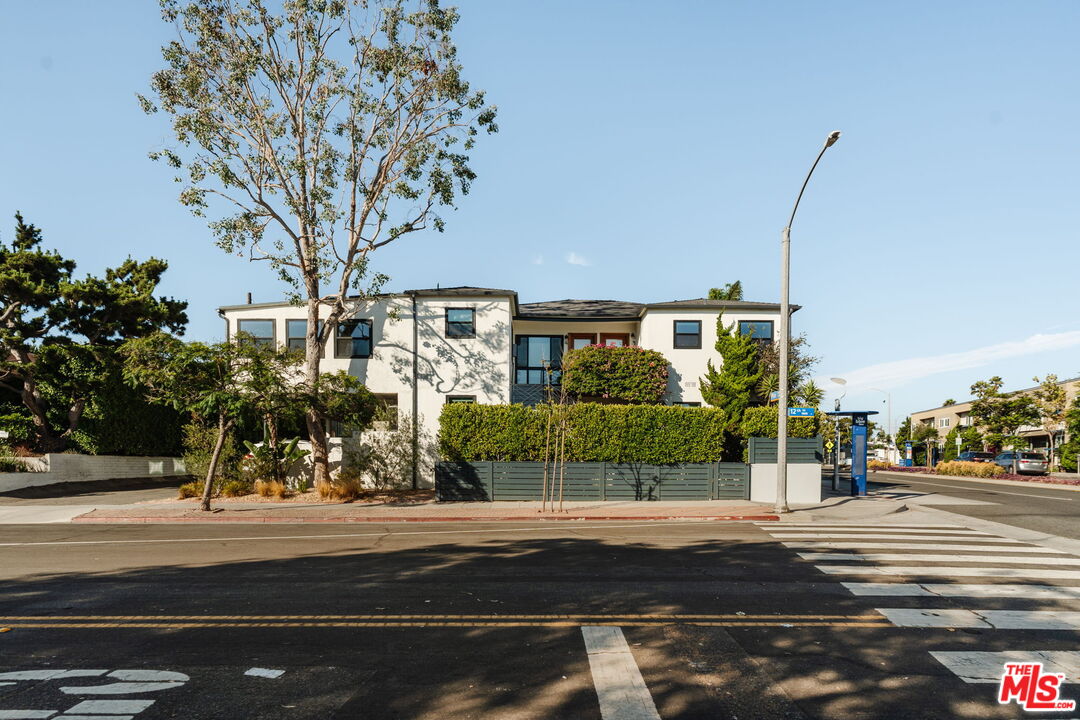 1943 12th, Unit 2 Santa Monica, CA 90404 - Photo 4 of 38 a tree in front of a building