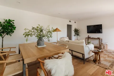 $720,000 | 1943 12th, Unit 2, Santa Monica, CA 90404