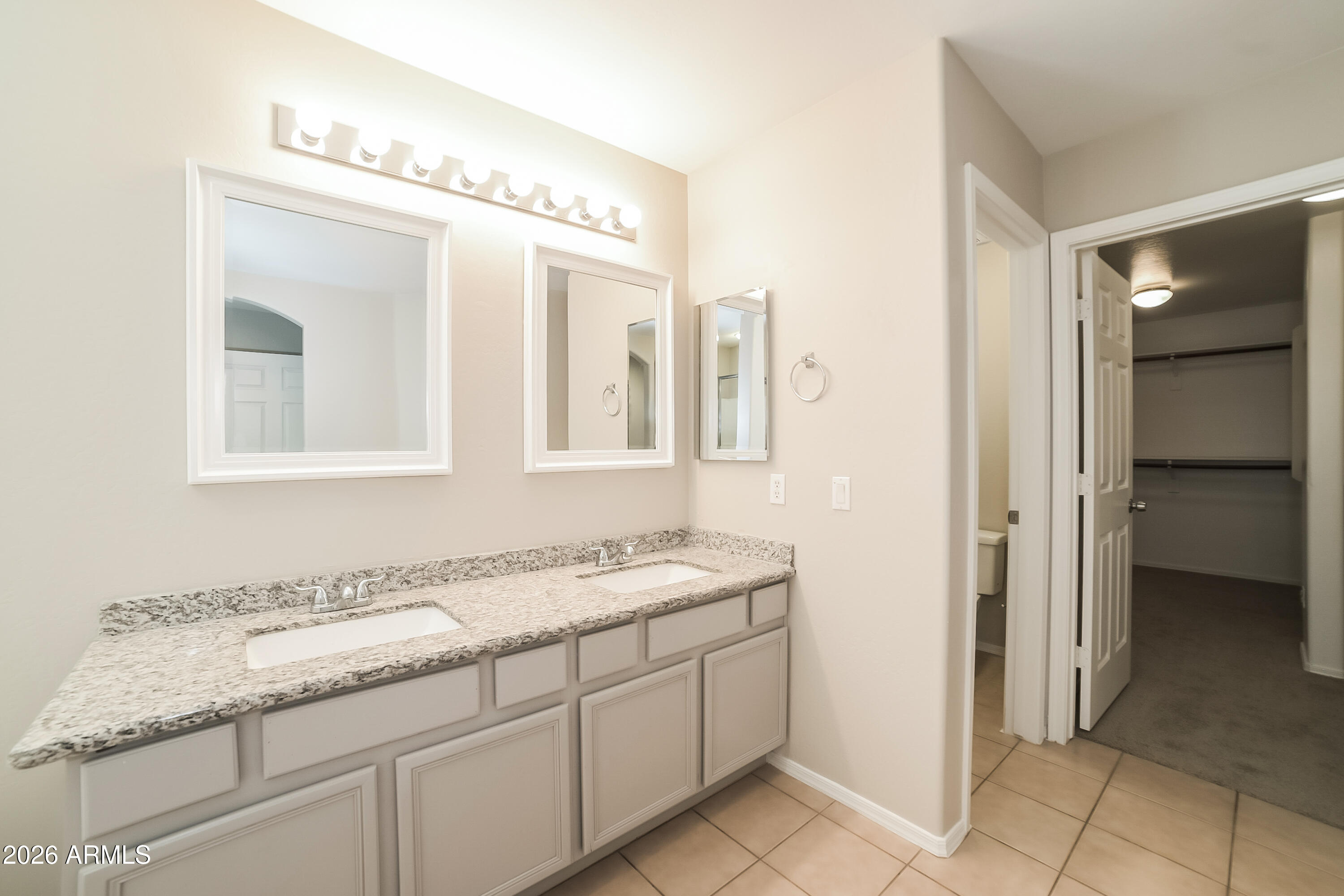 2539 West Maldonado Road Phoenix, AZ 85041 - Photo 13 of 15 1006100.2539 W MALDONADO RD - Main Bathr