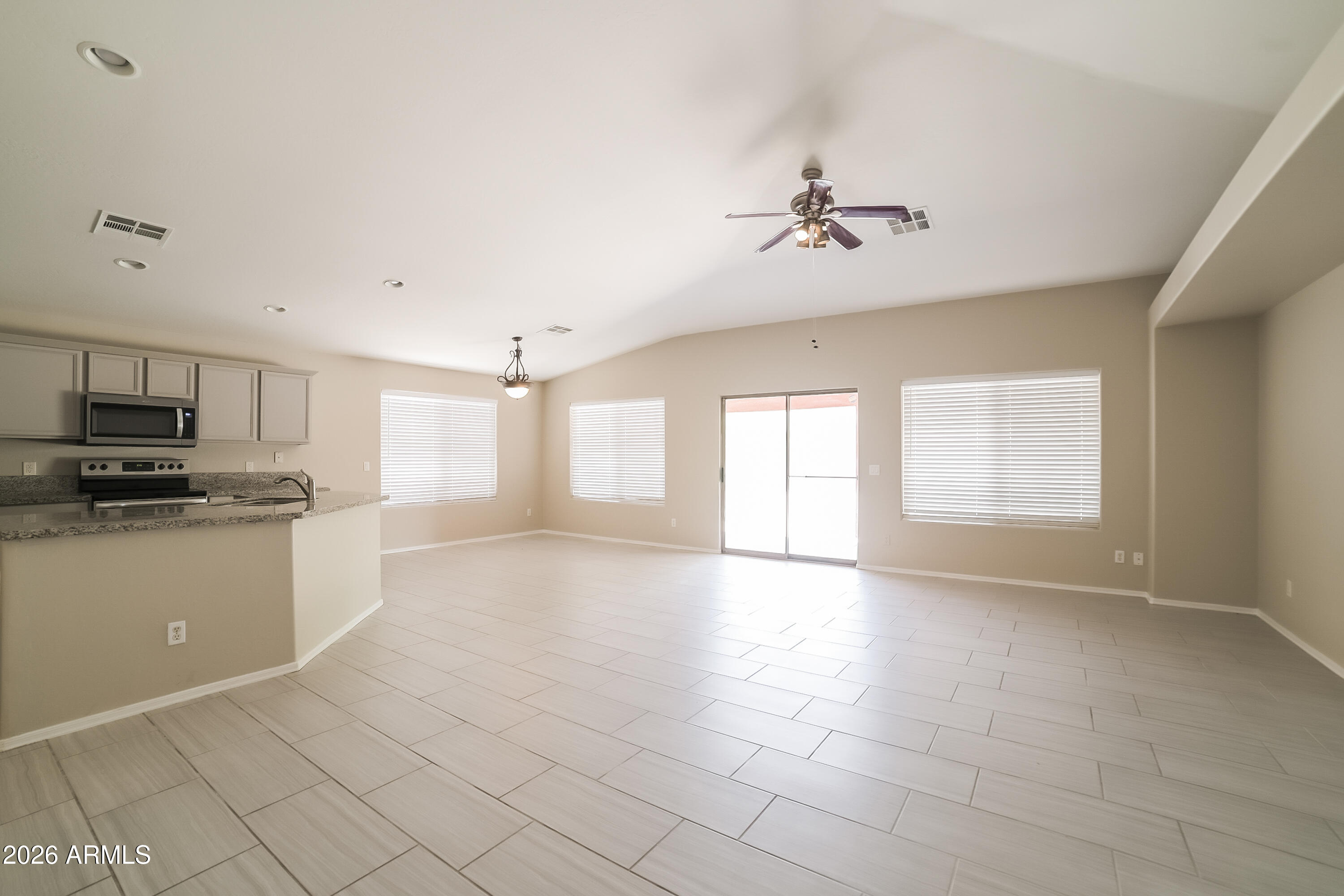 2539 West Maldonado Road Phoenix, AZ 85041 - Photo 4 of 15 1006100.2539 W MALDONADO RD - Living Roo