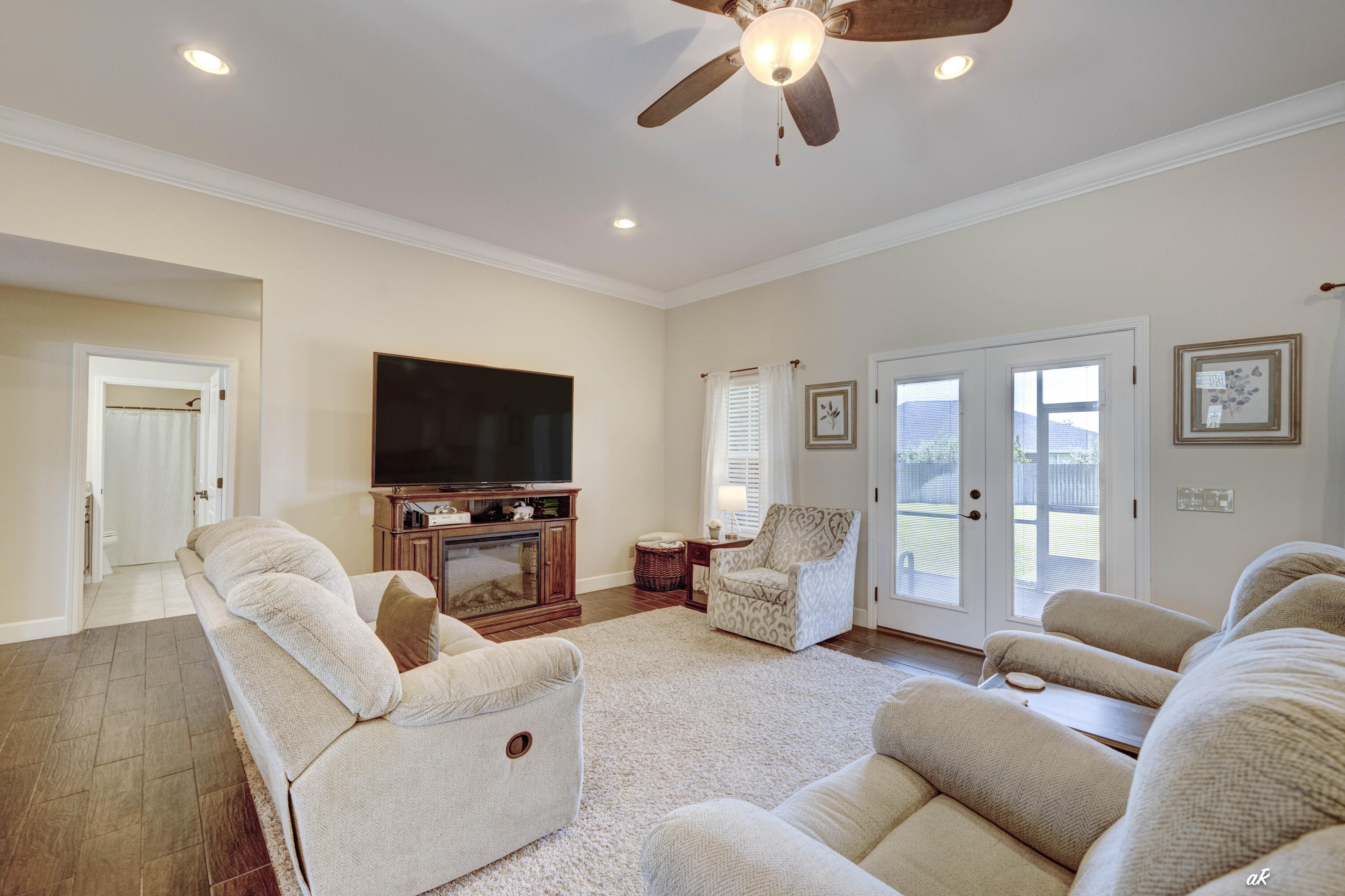 7927 Highpoint Road Panama City, FL 32404 - Photo 8 of 40 Living-2