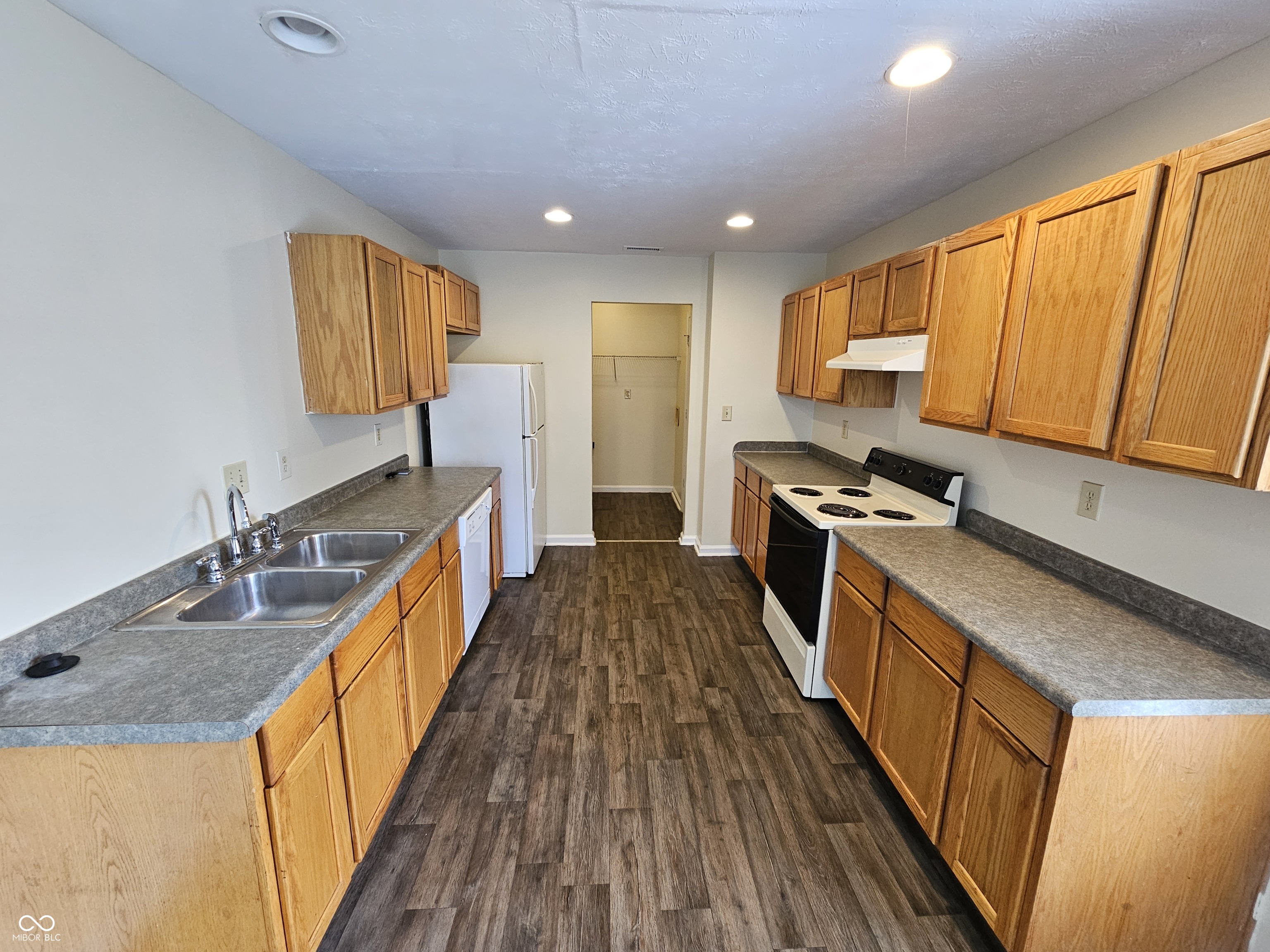 4650 Falcon Run Way Indianapolis, IN 46254 - Photo 7 of 25