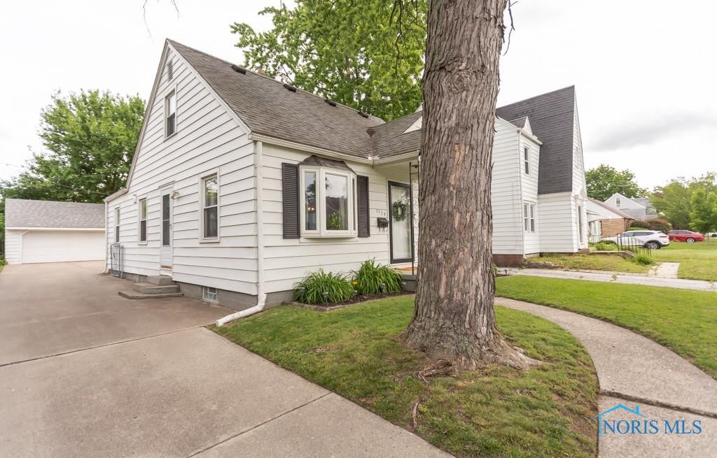 2738 Gracewood Road Toledo, OH 43613 - Photo 3 of 43 Gallery Image 3