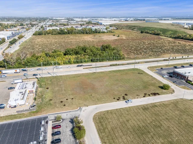 $799,999 | 20711 West Renwick Road, Crest Hill, IL 60403