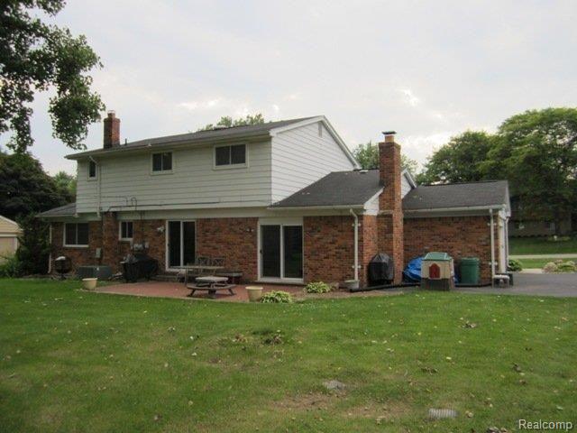 5875 Shaun Road West Bloomfield, MI 48322 - Photo 23 of 25 6.27.2011 060