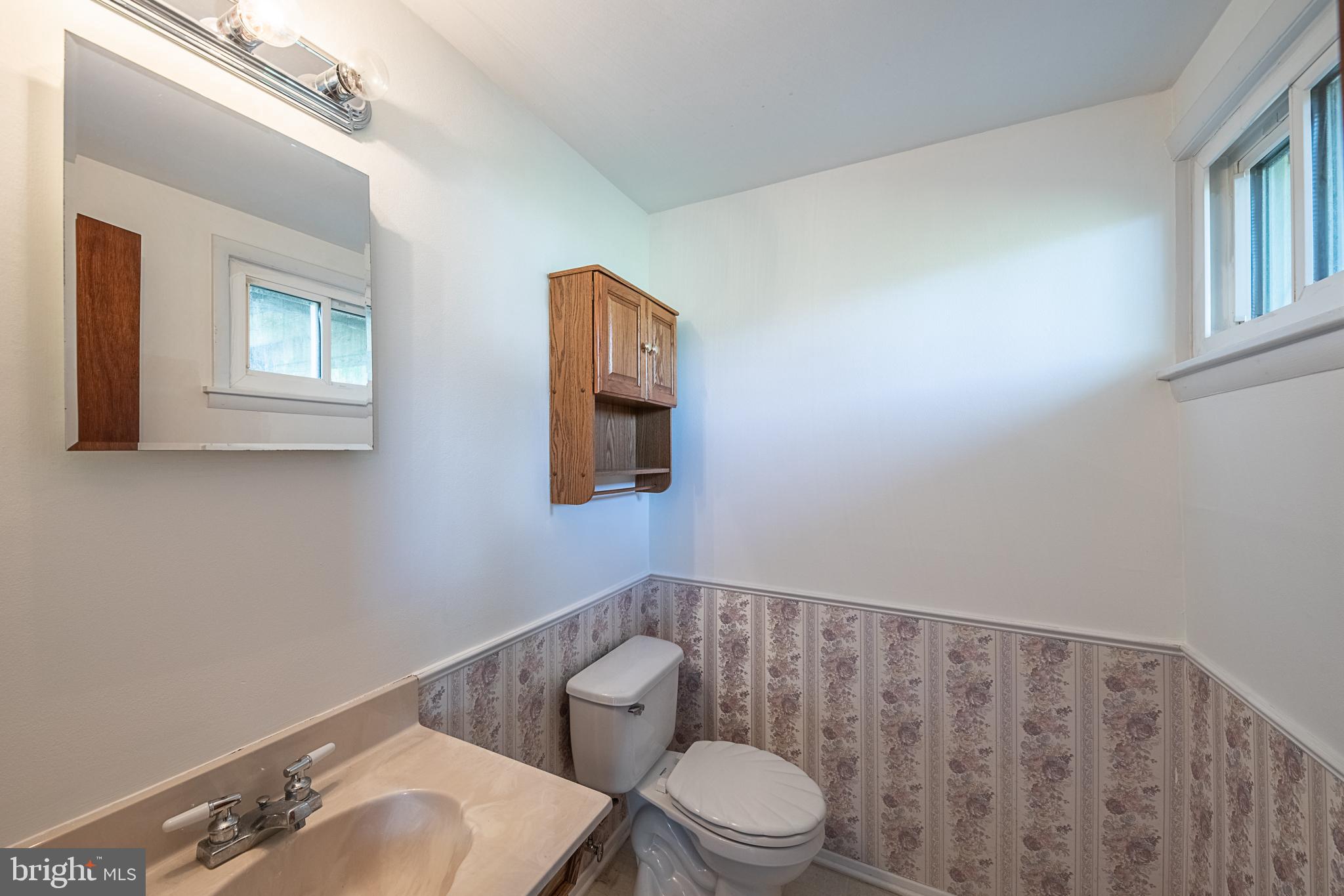 1820 Halifax Road Woodbridge, VA 22191 - Photo 22 of 30 a bathroom with a toilet a sink and mirror