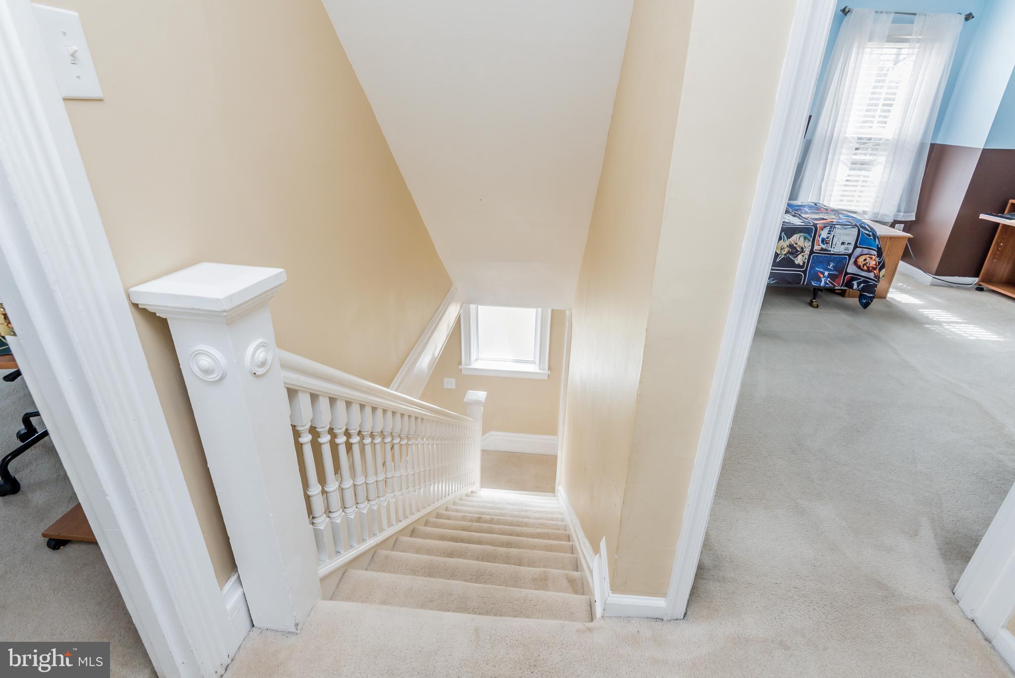 3811 Ridgeway Road Harrisburg, PA 17109 - Photo 14 of 26 vintage banister