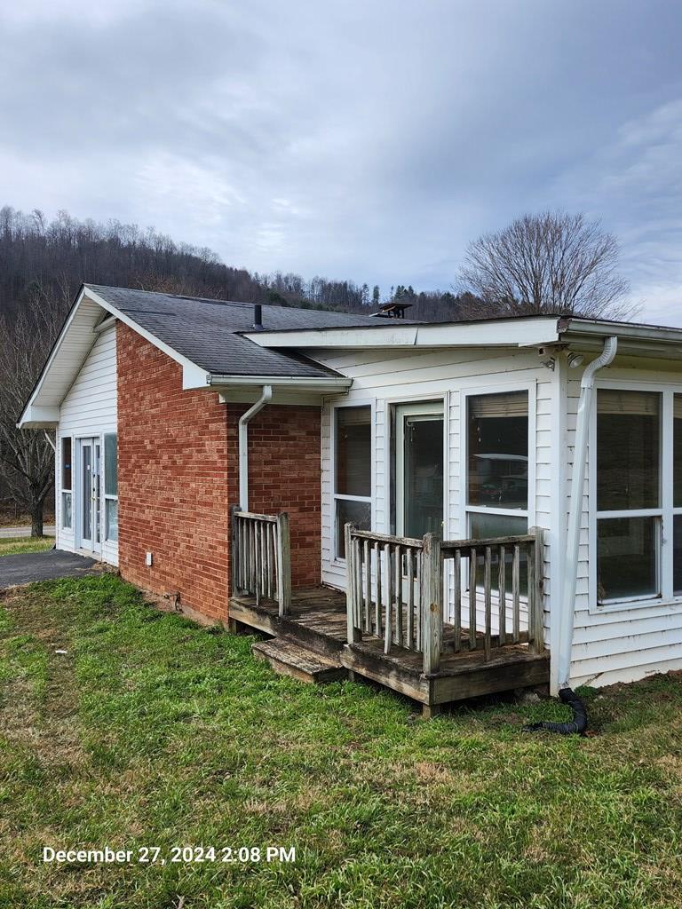 863 Old Wilderness Road Saltville, VA 24370 - Photo 4 of 27 Gallery Image 4
