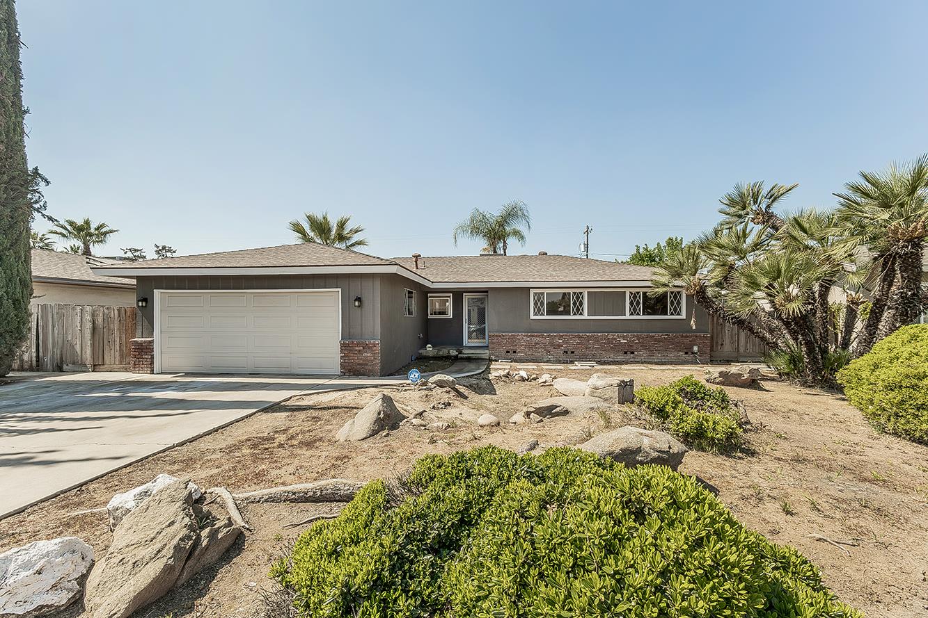 1375 South Cyrier Avenue Reedley, CA 93654 - Photo 1 of 34 a view of a house with snow on the road