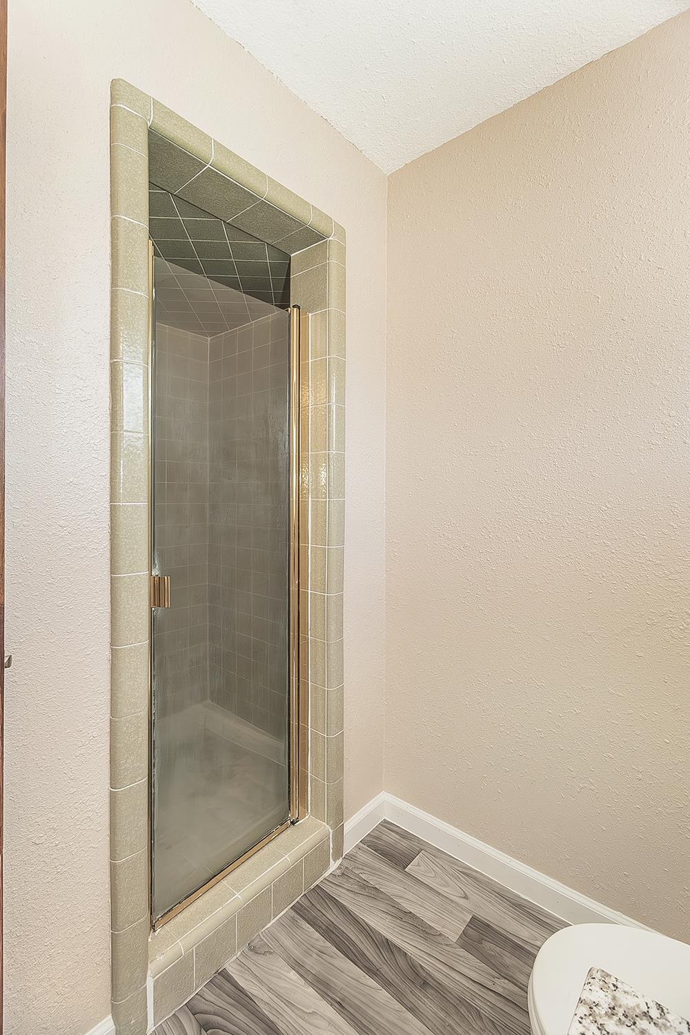 1375 South Cyrier Avenue Reedley, CA 93654 - Photo 18 of 34 a view of a bathroom