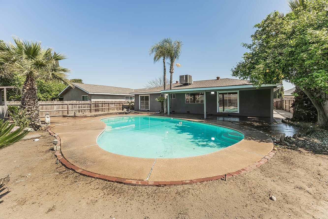 1375 South Cyrier Avenue Reedley, CA 93654 - Photo 30 of 34 a view of outdoor space yard and house
