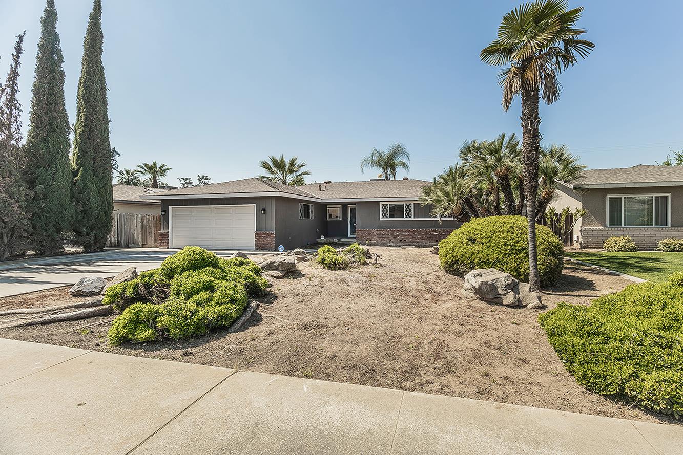 1375 South Cyrier Avenue Reedley, CA 93654 - Photo 32 of 34 a front view of a house with a yard and garage