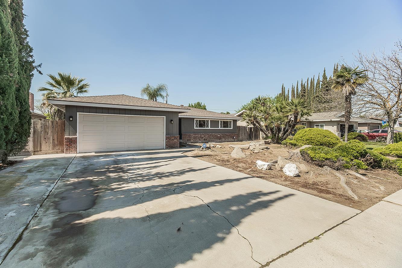 1375 South Cyrier Avenue Reedley, CA 93654 - Photo 34 of 34 a view of a house with a outdoor space