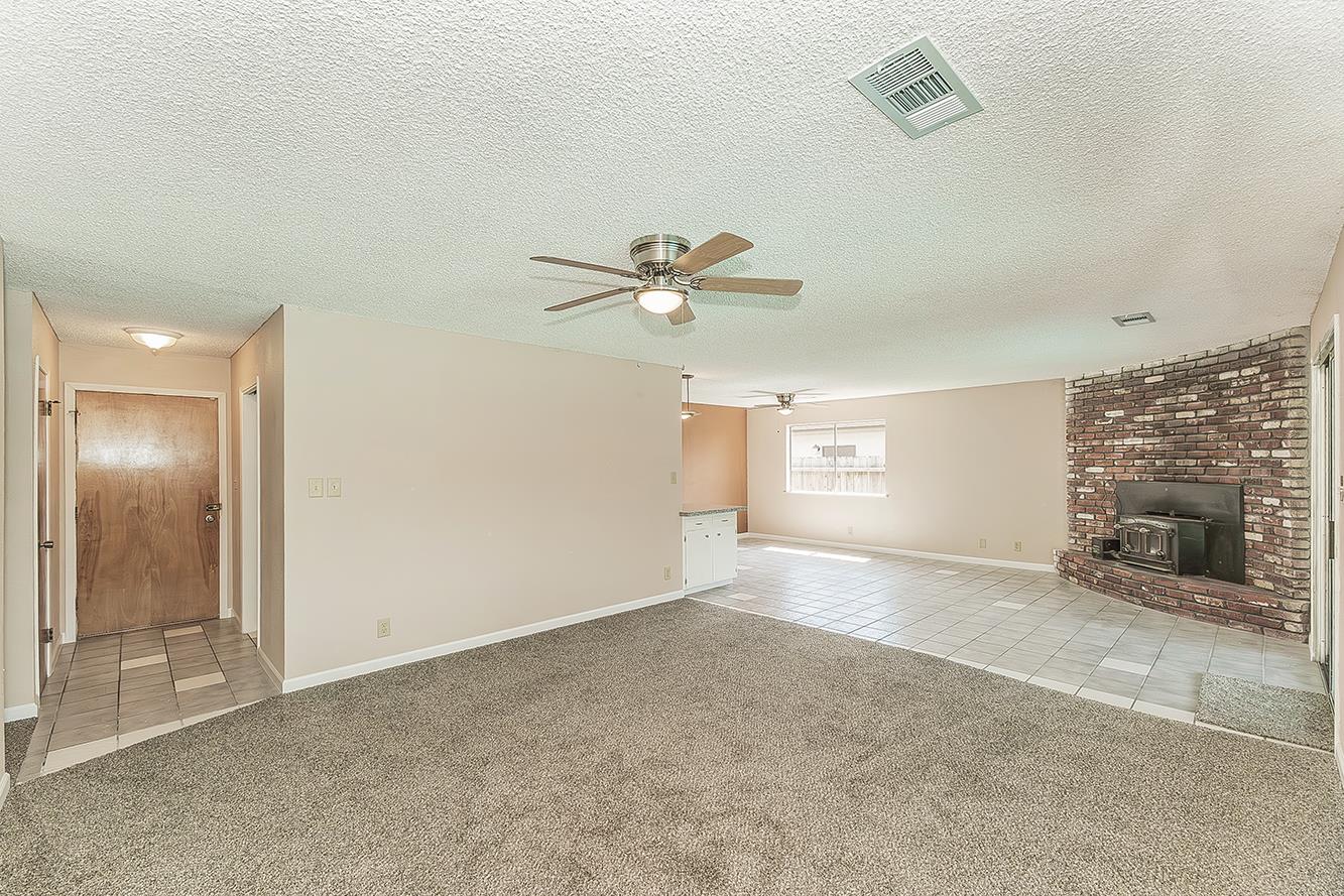 1375 South Cyrier Avenue Reedley, CA 93654 - Photo 4 of 34 a view of a livingroom with a ceiling fan and window