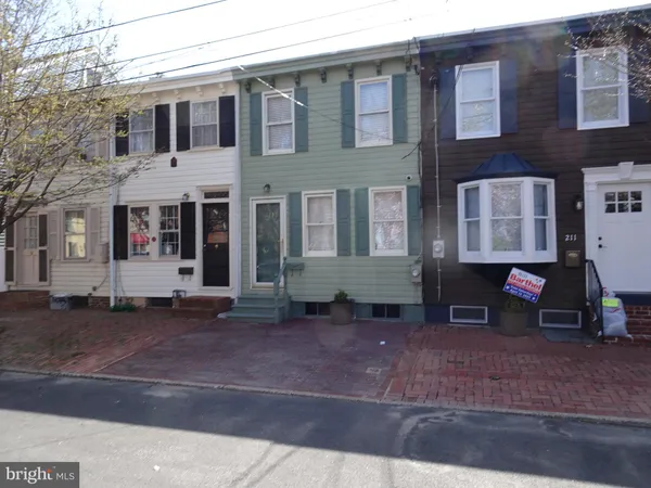 $2,700 | 213 East 2nd Street, New Castle, DE 19720